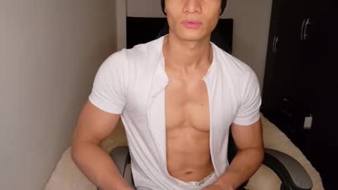 Snapshot of stylish_men chatting on 10/23/25, 12:04 stylish men online show from 10/23/25, 12:04