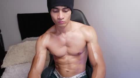 Snapshot of stylishman01 chatting on 05/29/26, 12:19 stylish man online show from 05/29/26, 12:19