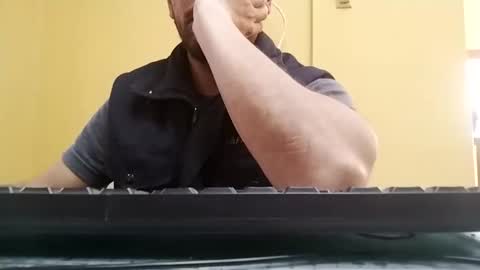 Snapshot of suaber_ chatting on 10/31/25, 06:42 suaber_ online show from 10/31/25, 06:42