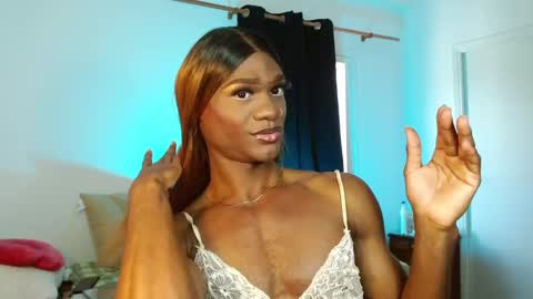 Snapshot of suannyklatten_ chatting on 02/24/25, 12:59 Suanny Klatten It is my account independent online show from 02/24/25, 12:59