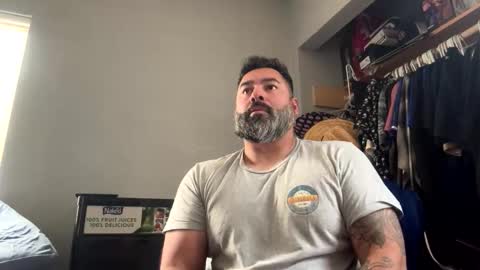 Snapshot of suavecito67 chatting on 11/28/25, 04:09 suavecito67 online show from 11/28/25, 04:09