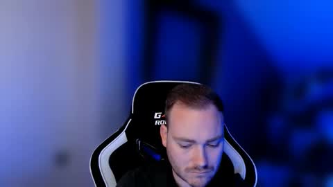 Snapshot of sub_austr chatting on 11/08/25, 08:40 sub_austr online show from 11/08/25, 08:40