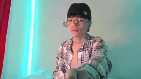 Snapshot of submissive_boyy_ chatting on 12/10/24, 04:17 nico online show from 12/10/24, 04:17