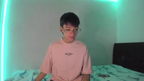 Snapshot of submissive_boyy_ chatting on 01/12/25, 03:36 nico online show from 01/12/25, 03:36