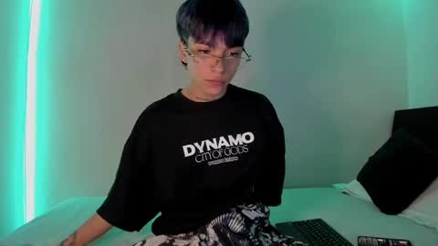 Snapshot of submissive_boyy_ chatting on 02/08/25, 04:57 nico online show from 02/08/25, 04:57