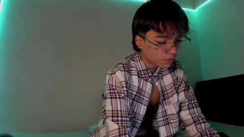 Snapshot of submissive_boyy_ chatting on 02/12/25, 03:38 nico online show from 02/12/25, 03:38