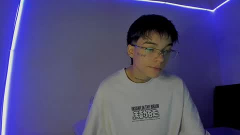 Snapshot of submissive_boyy_ chatting on 02/17/25, 05:21 nico online show from 02/17/25, 05:21