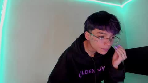 Snapshot of submissive_boyy_ chatting on 02/25/25, 03:16 nico online show from 02/25/25, 03:16