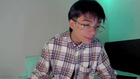 Snapshot of submissive_boyy_ chatting on 02/28/25, 04:42 nico online show from 02/28/25, 04:42