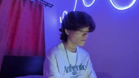 Snapshot of submissive_boyy_ chatting on 12/16/25, 06:13 nico online show from 12/16/25, 06:13