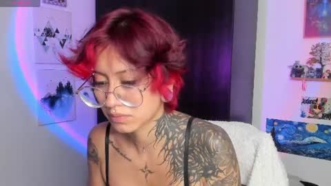 Snapshot of succubus_girl_ chatting on 06/11/26, 03:43 Alexy online show from 06/11/26, 03:43