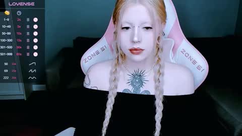 succubus_leslie online show from 11/26/25, 10:44