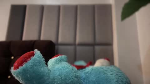 Snapshot of suckablechick chatting on 11/07/25, 06:57 Marry online show from 11/07/25, 06:57