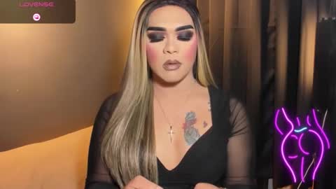 Snapshot of suckablecockoffreya chatting on 11/01/25, 01:35 JADE ELYSE online show from 11/01/25, 01:35