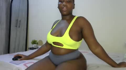 Snapshot of sucker_queen chatting on 10/18/25, 08:59 Beverly online show from 10/18/25, 08:59