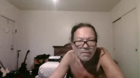 Snapshot of suckfucksuck69 chatting on 10/27/25, 04:38 suckfucksuck69 online show from 10/27/25, 04:38