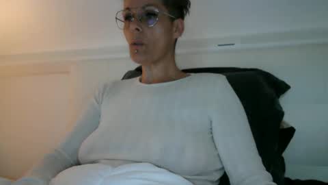 Snapshot of sucrette5629 chatting on 05/13/26, 12:57 sucrette5629 online show from 05/13/26, 12:57