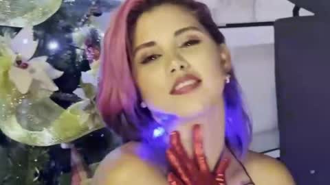 Snapshot of sucubo_69_ chatting on 12/30/24, 01:14 Rouss online show from 12/30/24, 01:14