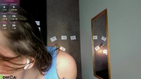 Snapshot of suee_larson chatting on 06/08/26, 01:28 Sue online show from 06/08/26, 01:28