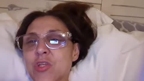 Snapshot of suga2023 chatting on 12/20/25, 09:27 suga2023 online show from 12/20/25, 09:27