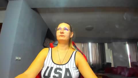 Snapshot of sugar_mayy chatting on 11/11/25, 09:09 May online show from 11/11/25, 09:09