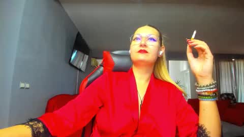 Snapshot of sugar_mayy chatting on 11/21/25, 09:19 May online show from 11/21/25, 09:19