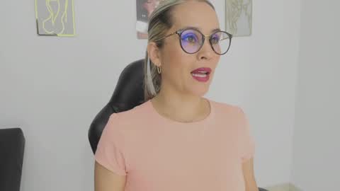 Snapshot of sugar_milff chatting on 09/13/25, 01:22 sugar_milff online show from 09/13/25, 01:22