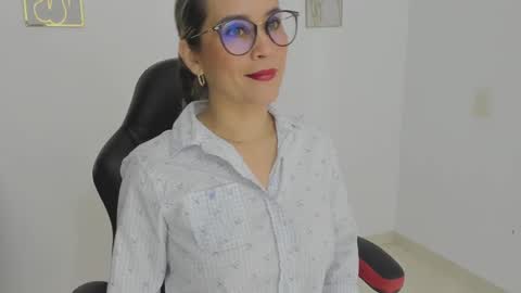 Snapshot of sugar_milff chatting on 11/20/25, 01:33 sugar_milff online show from 11/20/25, 01:33