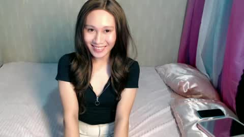 Snapshot of sugar_plum143 chatting on 07/06/26, 10:01 CRISSA online show from 07/06/26, 10:01