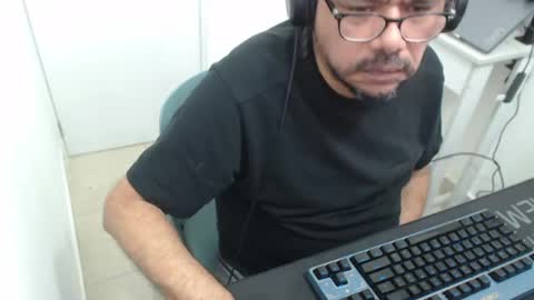 Snapshot of sugarhairybear chatting on 04/13/26, 07:08 Johnny online show from 04/13/26, 07:08