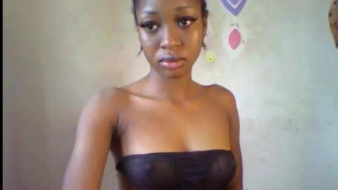 Snapshot of sugarmeltsxx chatting on 10/12/25, 07:40 Bella online show from 10/12/25, 07:40