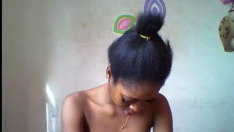 Snapshot of sugarmeltsxx chatting on 10/15/25, 08:03 Bella online show from 10/15/25, 08:03