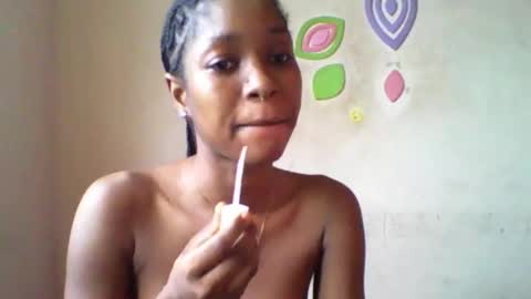 Snapshot of sugarmeltsxx chatting on 10/23/25, 08:35 Bella online show from 10/23/25, 08:35