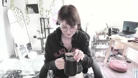 Snapshot of sugarmiette chatting on 05/14/26, 11:11 Ella online show from 05/14/26, 11:11