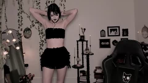 Snapshot of sugarmiette chatting on 06/12/26, 06:01 Ella online show from 06/12/26, 06:01