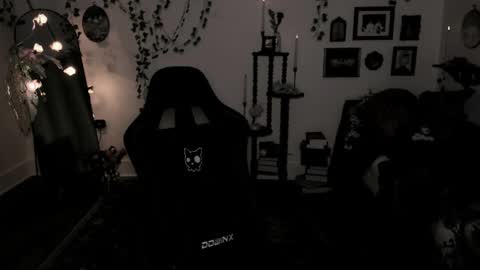 Ella online show from 06/15/26, 05:20