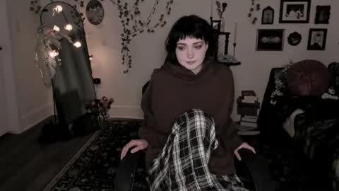 Ella online show from 06/18/26, 06:35