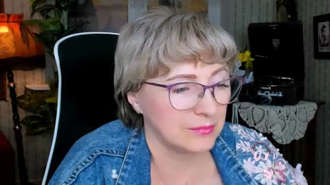 Vivien online show from 12/08/24, 01:03
