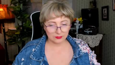 Vivien online show from 12/08/24, 04:07