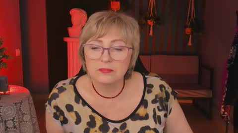 Vivien online show from 03/12/25, 12:04