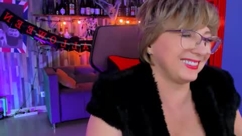 Vivien online show from 10/28/25, 01:47