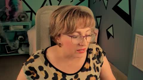 Vivien online show from 10/29/25, 01:24