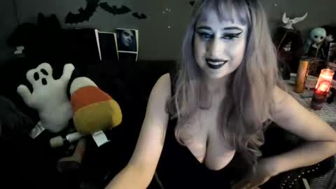 Snapshot of sugary_sweet chatting on 10/18/25, 10:16 Sugary online show from 10/18/25, 10:16
