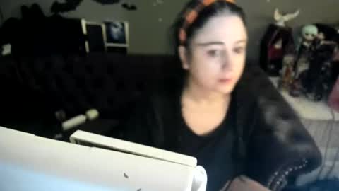 Snapshot of sugary_sweet chatting on 10/22/25, 10:37 Sugary online show from 10/22/25, 10:37