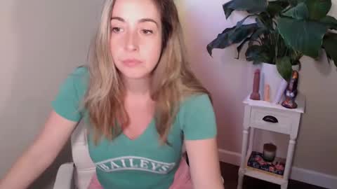 Mia online show from 10/09/25, 03:10