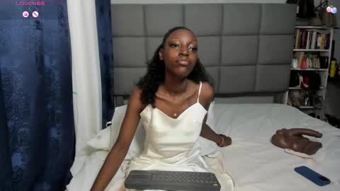 suhaila_suu online show from 11/28/25, 12:46