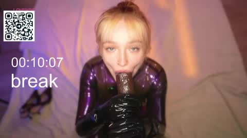 Snapshot of suk_ki chatting on 04/05/26, 04:42 Lika ginger Jessy blond online show from 04/05/26, 04:42
