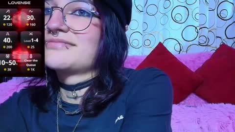 Snapshot of sukifuyu__ chatting on 12/19/25, 10:06 online show from 12/19/25, 10:06