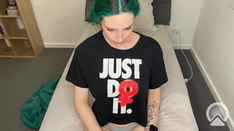 Snapshot of summer96o chatting on 09/17/25, 09:00 Summer online show from 09/17/25, 09:00