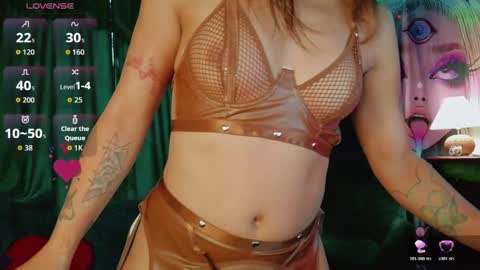 Snapshot of summer__xo chatting on 04/17/26, 10:13 Summer online show from 04/17/26, 10:13